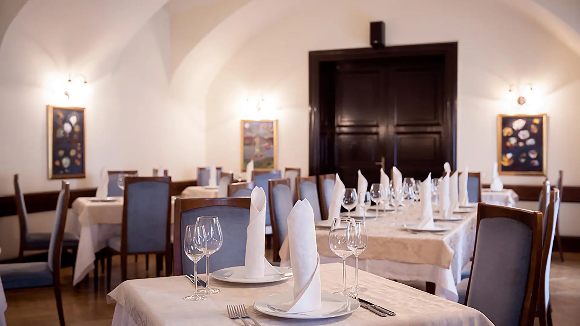 Restaurant-castle-Mihanovic-350.webp